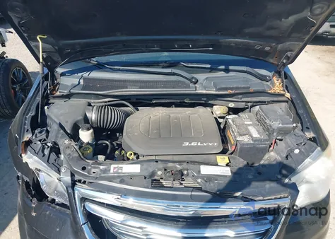 2013 Chrysler Town & Country Touring z USA, uszkodzony, nr VIN 2C4RC1BG0DR577959